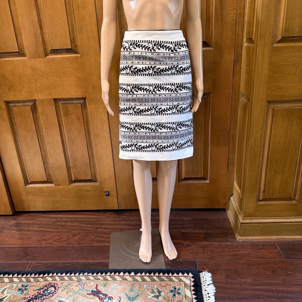 White House Black Market Black and White Pencil Skirt Size 10